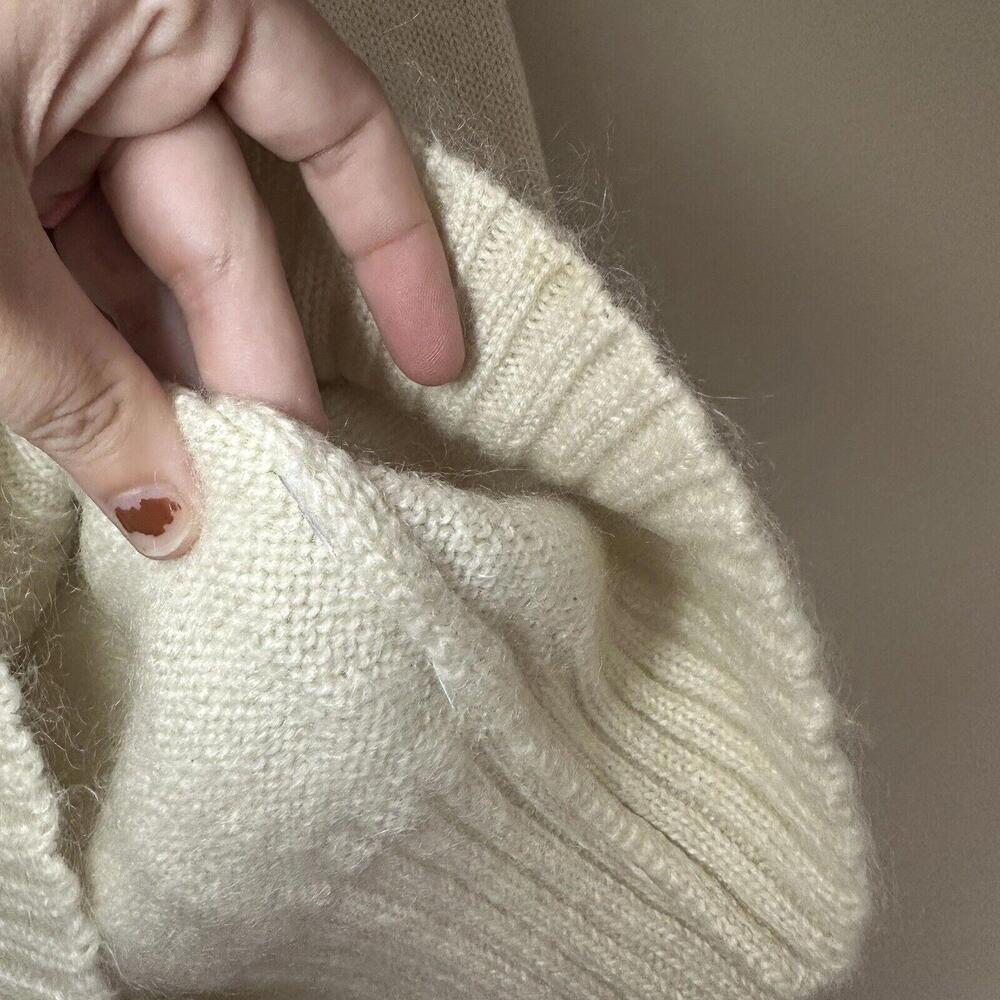 Saint Laurent  BOW SWEATER IN IVORY WOOL AND MOHAIR AND BLACK SEQUINS IN CREAM - Picture 4 of 9